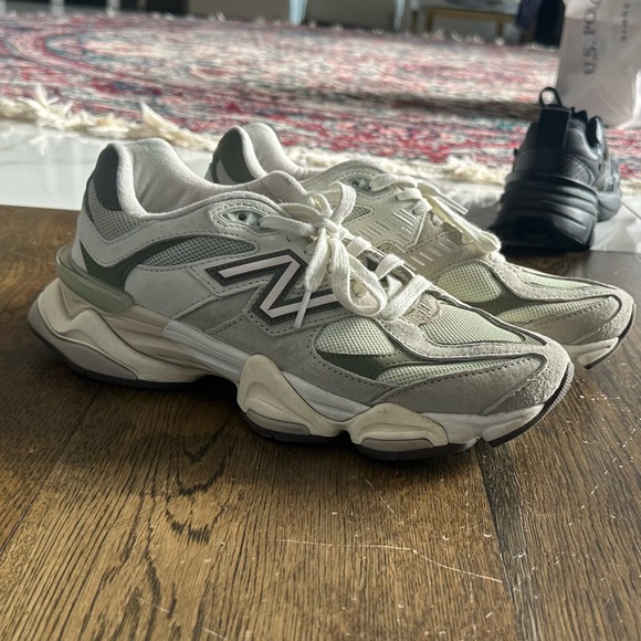 New balance 9060 Sneakers Like New Green White Womens 9 US - Picture 2 of 5